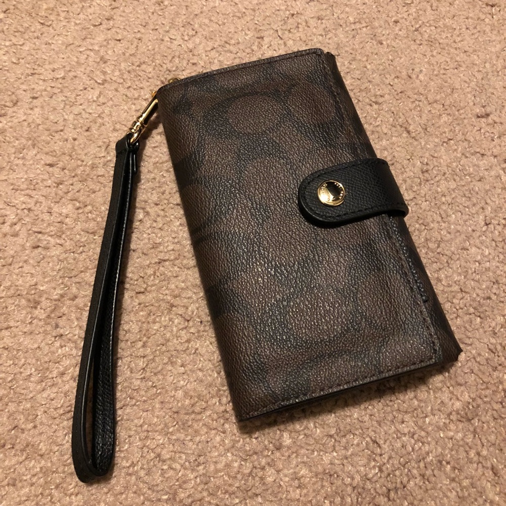 Coach iPhone brown wristlet